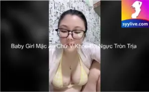 Baby Girl Mặc Áo Chữ V Khoe Bờ Ngực Tròn Trịa 3