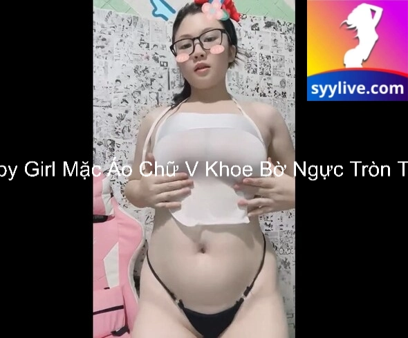 Baby Girl Mặc Áo Chữ V Khoe Bờ Ngực Tròn Trịa 8