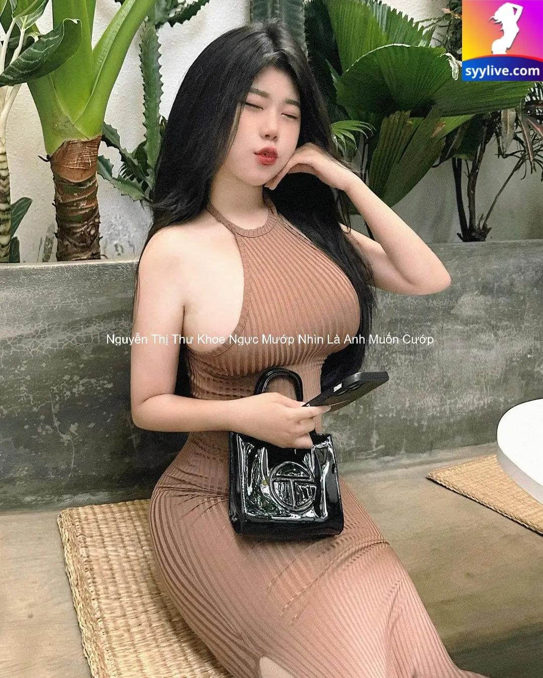 Nguyễn Thị Thư Khoe Ngực Mướp Nhìn Là Anh Muốn Cướp 1